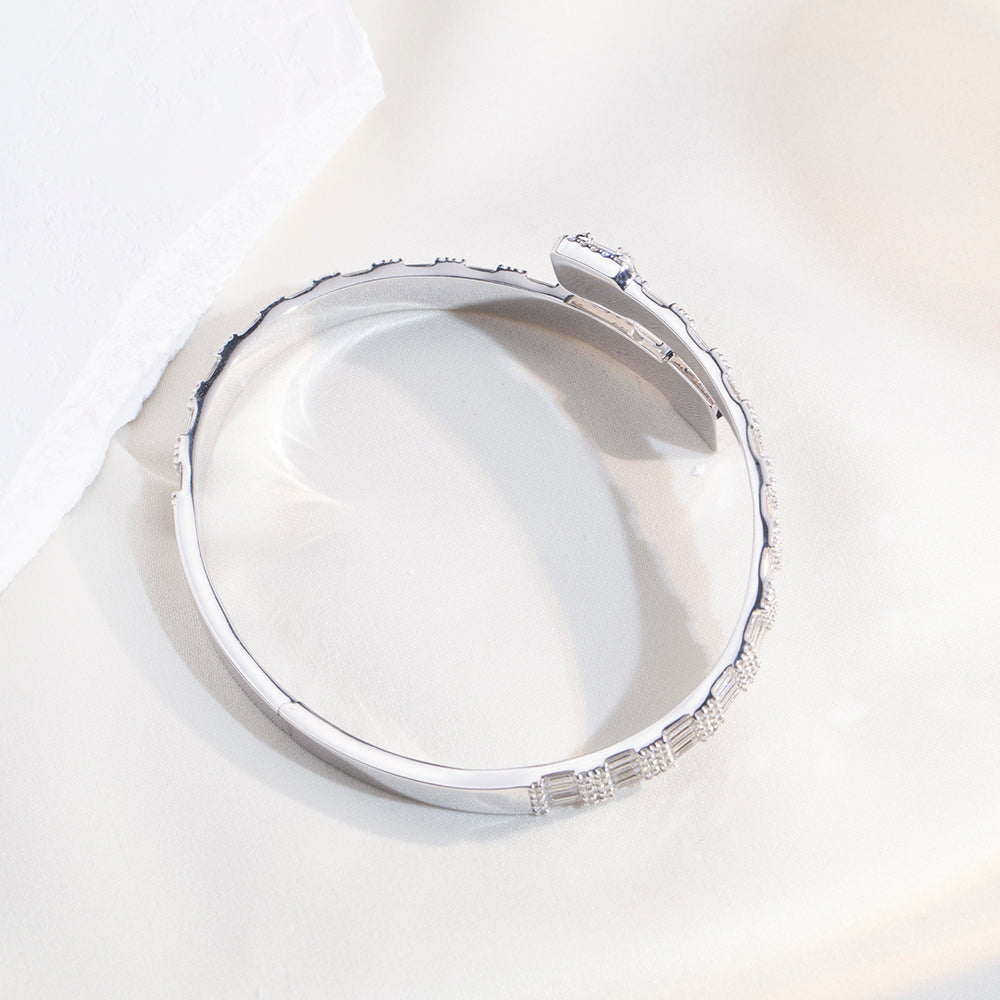 Ecob-639: 輝くグリッド – ラボグロウンバゲットダイヤモンドブレスレット（18Kホワイトゴールド） 