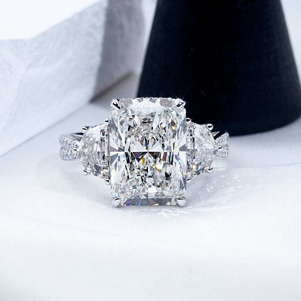 Eco-1875: Radiant Majesty – Lab-Grown Diamond Statement Ring in 18K White Gold