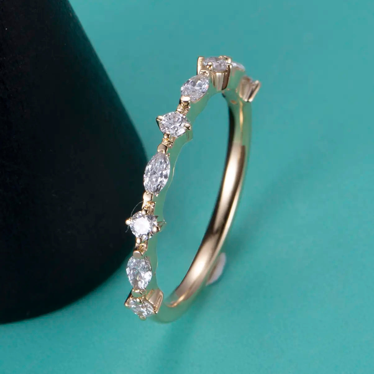 Eco-903 | 18K Gold Marquise Lab-Grown Diamond Ring (DEF/VS) – Ecogemma