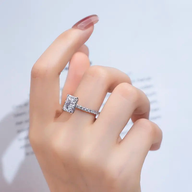Eco-776 2CT E VS1 Radiant-Cut Lab-Grown Diamond Ring in PT950 Platinum