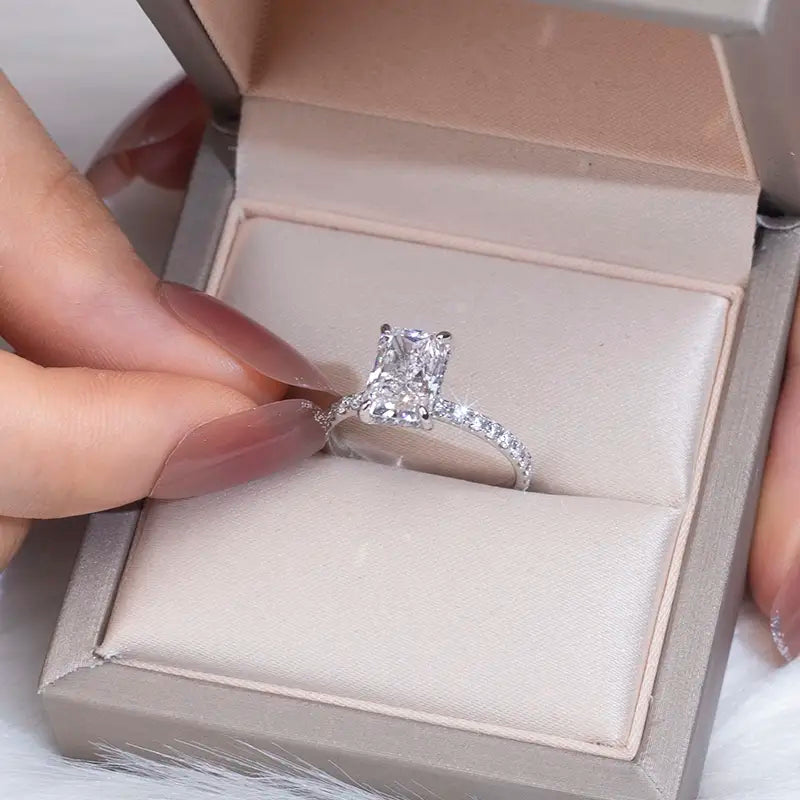 Eco-776 2CT E VS1 Radiant-Cut Lab-Grown Diamond Ring in PT950 Platinum