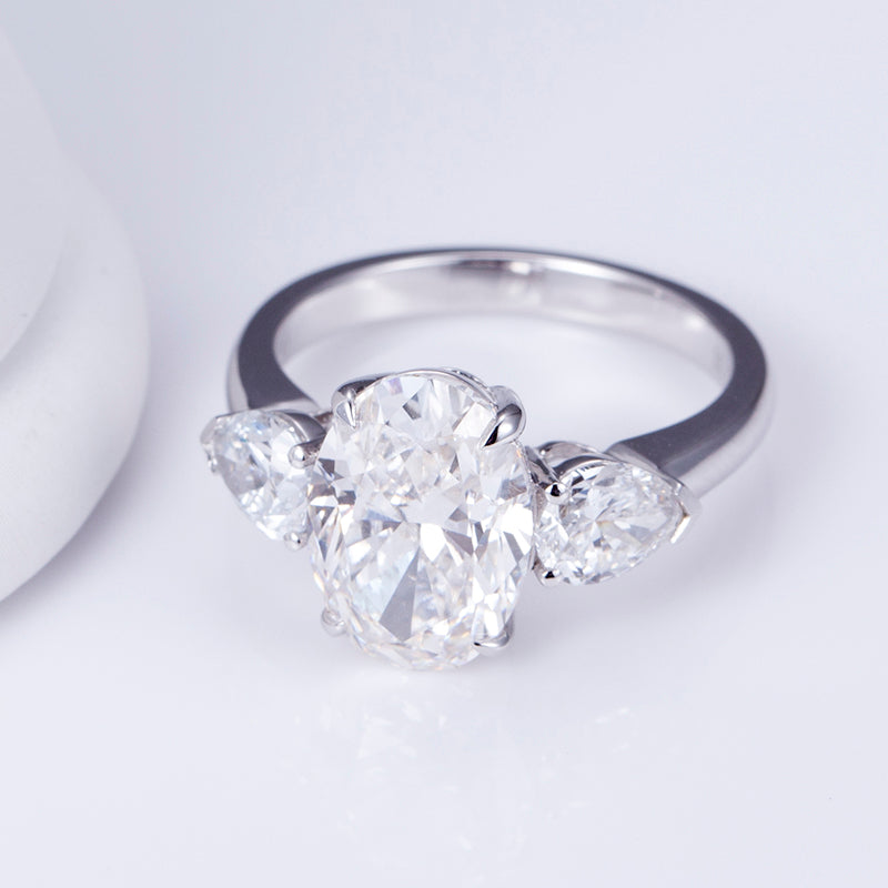 Eco-714: ハーモニック・ラディアンス – ラボグロウン・オーバル＆ペアシェイプ・ダイヤモンドリング（18Kホワイトゴールド）