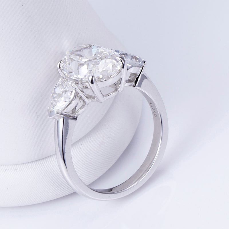 Eco-714: ハーモニック・ラディアンス – ラボグロウン・オーバル＆ペアシェイプ・ダイヤモンドリング（18Kホワイトゴールド）