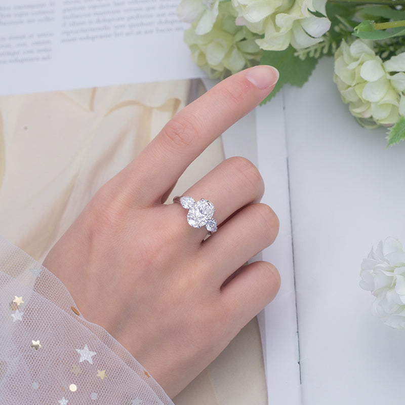 Eco-714: ハーモニック・ラディアンス – ラボグロウン・オーバル＆ペアシェイプ・ダイヤモンドリング（18Kホワイトゴールド）