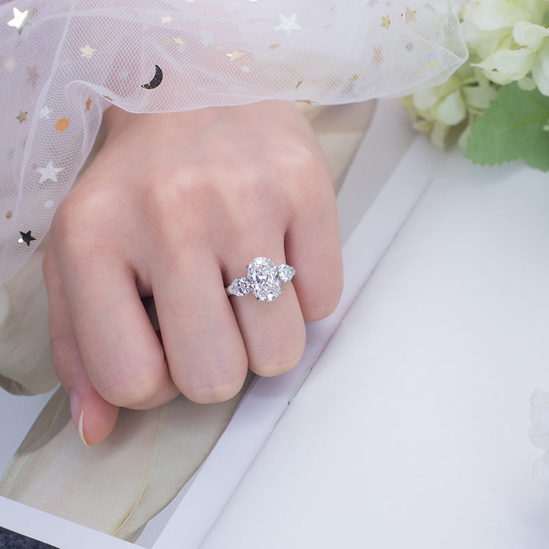 Eco-714: ハーモニック・ラディアンス – ラボグロウン・オーバル＆ペアシェイプ・ダイヤモンドリング（18Kホワイトゴールド）