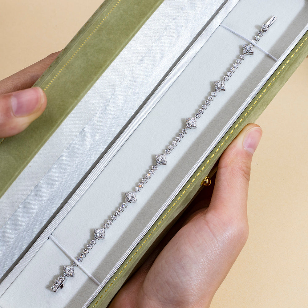 Ecob-641: プリズム・オブ・グレース – 18Kホワイトゴールド製ラボグロウンダイヤモンドブレスレット