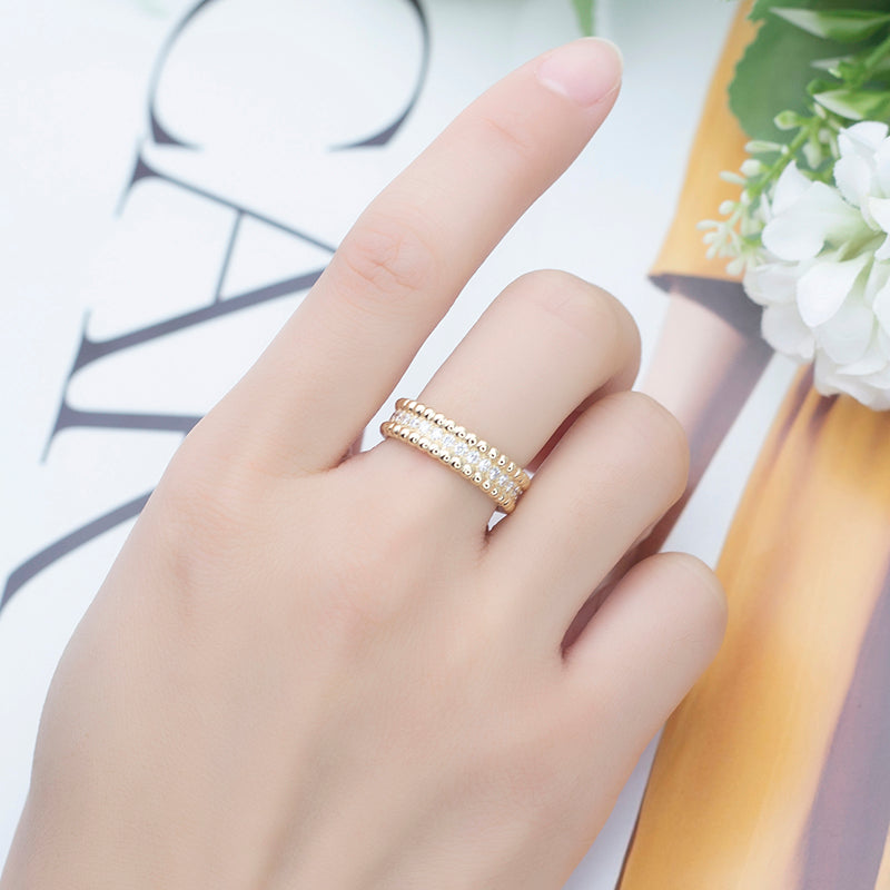 Eco-604: Ritmo Dorado – Anillo de canal de diamantes cultivados en laboratorio en oro de 18 quilates 