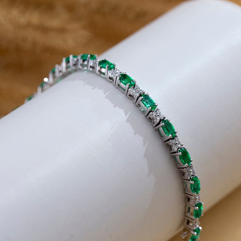 Ecob-627 | Emerald Reverie Halo Bracelet in 18K Gold