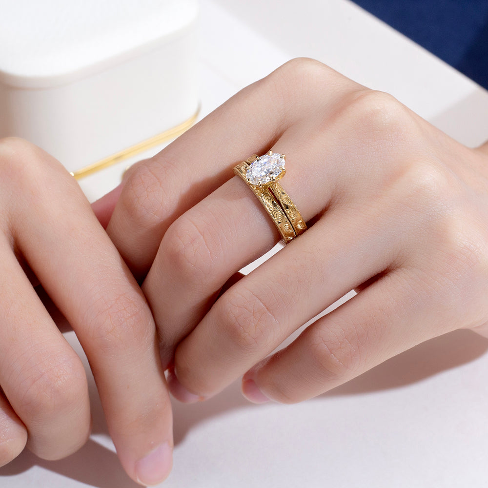 Eco-1911: Scroll of Devotion – Lab-Grown Oval Diamond Vintage Bridal Set in 18K Yellow Gold