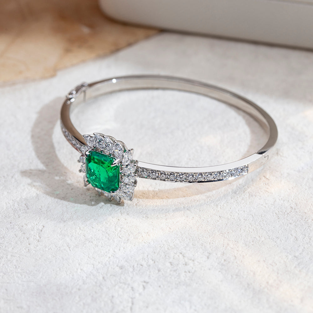 Ecob-628 | Emerald Solstice Halo Bracelet in 18K Gold