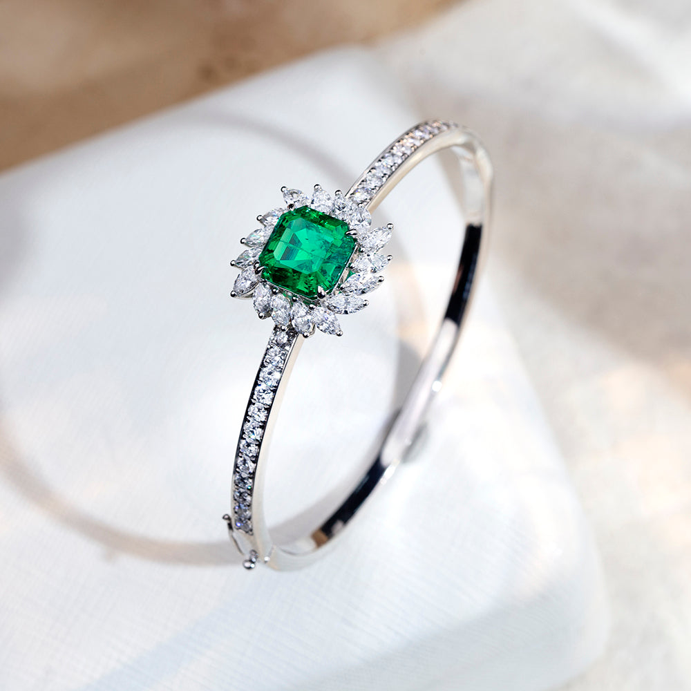 Ecob-628 | Emerald Solstice Halo Bracelet in 18K Gold