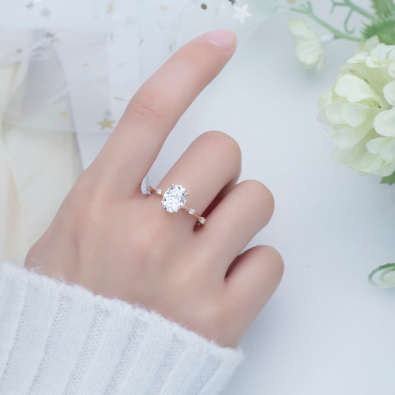 Eco-632: ローズホライゾン – ラボグロウンオーバルダイヤモンドアクセントリング（18Kローズゴールド） 