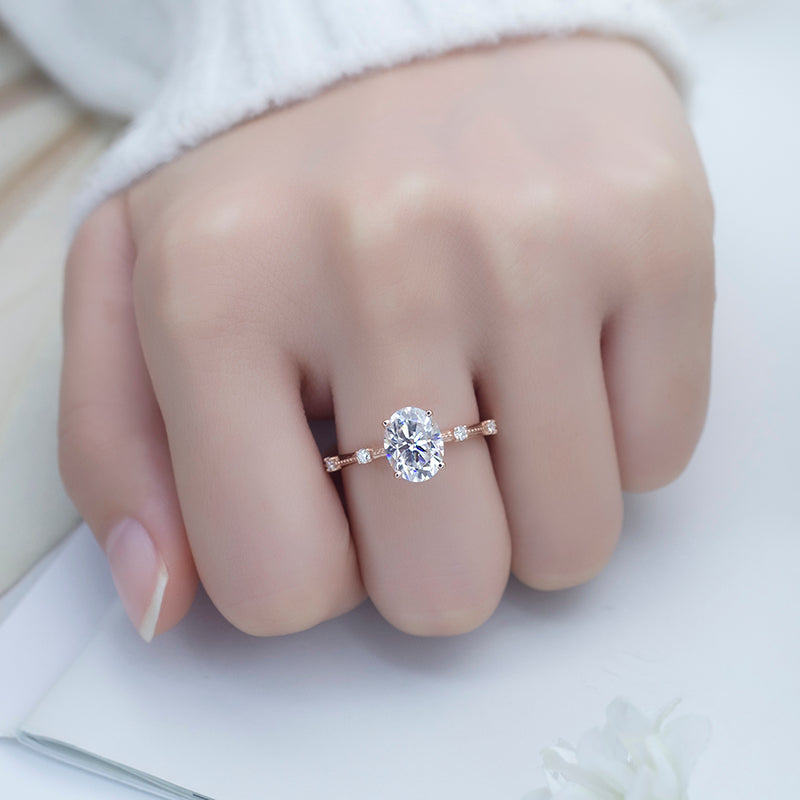 Eco-632: ローズホライゾン – ラボグロウンオーバルダイヤモンドアクセントリング（18Kローズゴールド） 