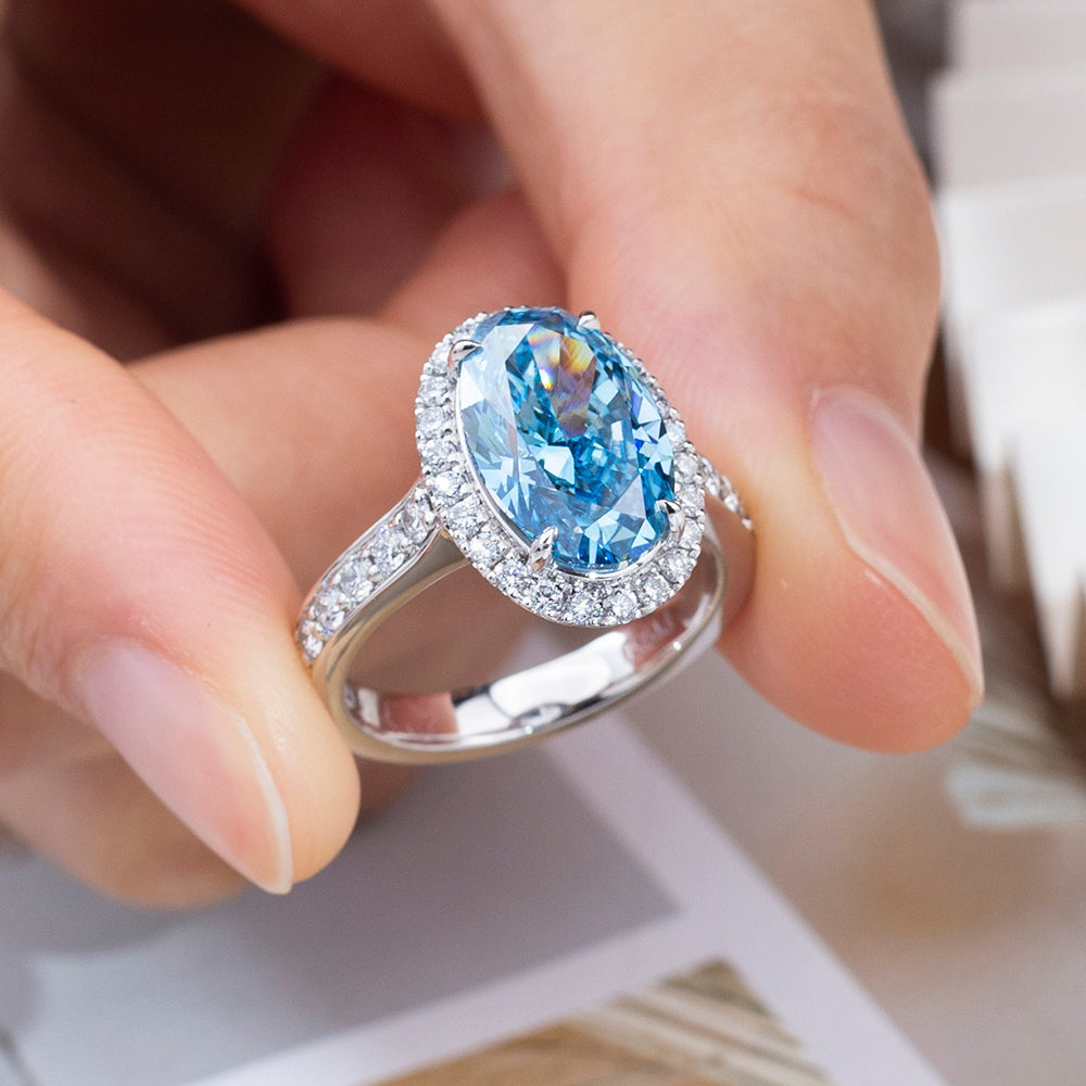 Eco-1817：サファイア・ハロー・セレナーデ – ラボグロウン・ブルーサファイア＆ダイヤモンド・リング（18Kホワイトゴールド） 