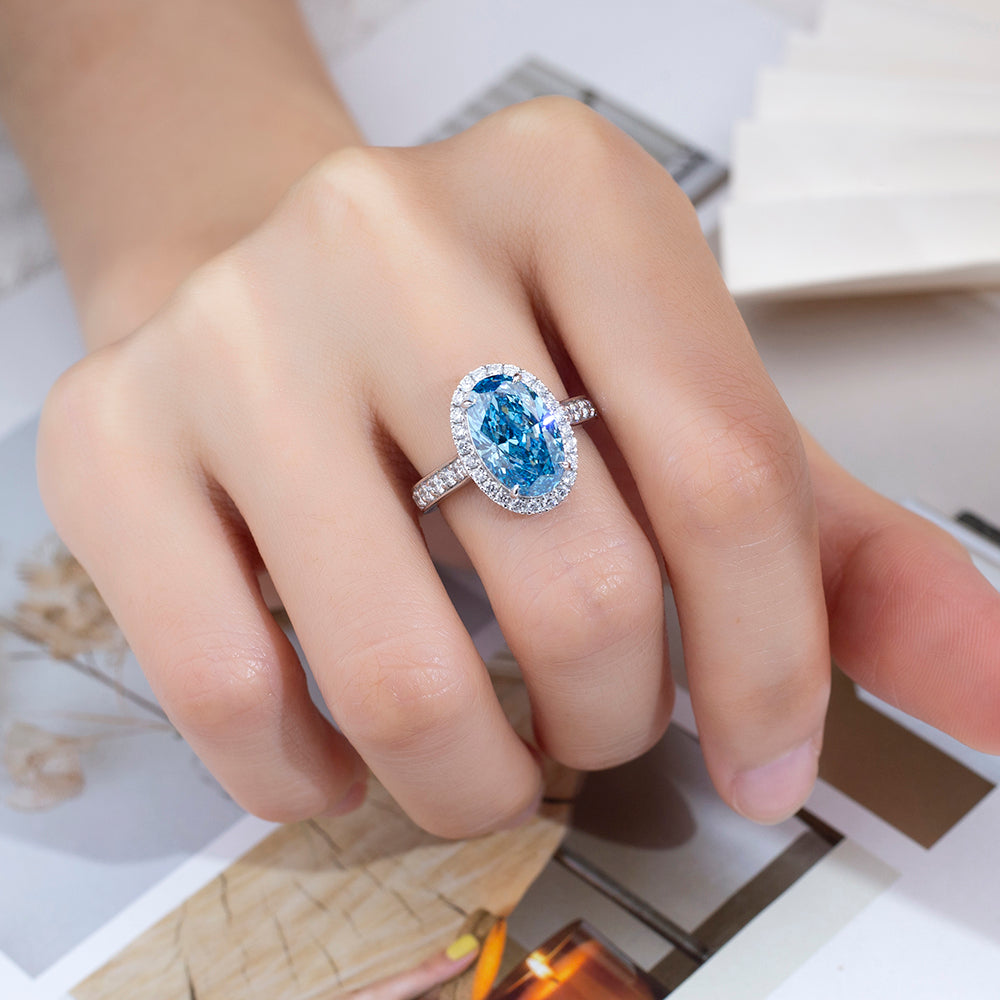 Eco-1817：サファイア・ハロー・セレナーデ – ラボグロウン・ブルーサファイア＆ダイヤモンド・リング（18Kホワイトゴールド） 