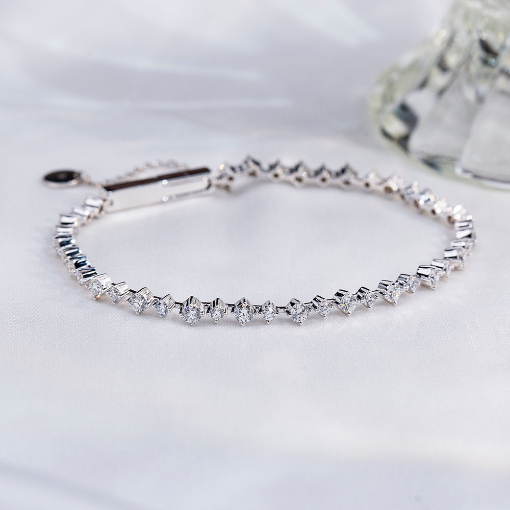 Ecob-631 | Lueur Élégante Lab Diamond Bracelet in 18K Gold