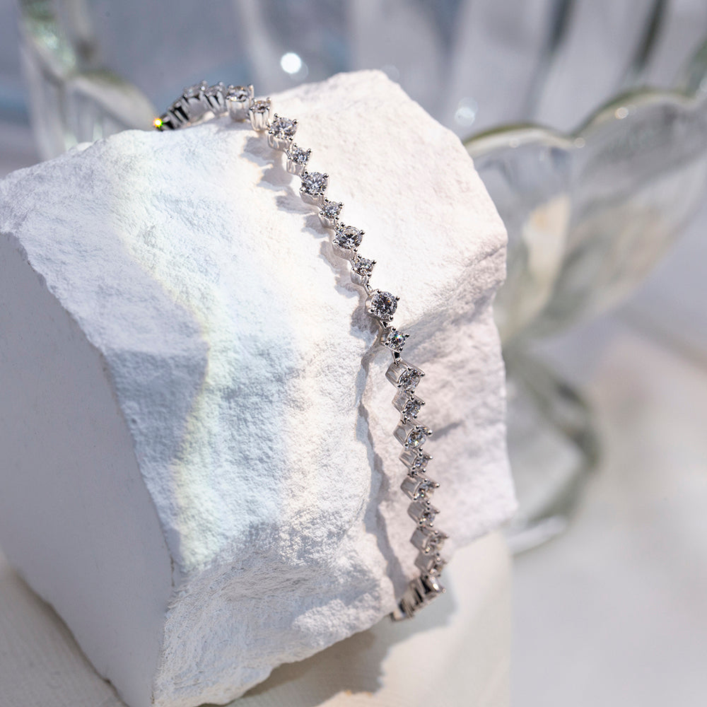 Ecob-631 | Lueur Élégante Lab Diamond Bracelet in 18K Gold