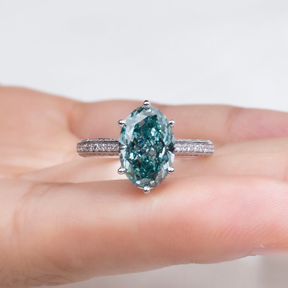 Eco-1834: Gota Celestial – Anillo con halo de diamantes azules cultivados en laboratorio en oro blanco de 18 quilates 