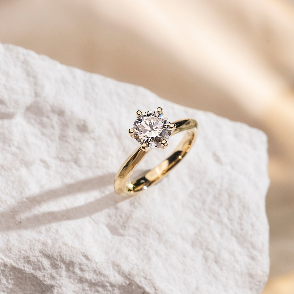 Eco-058: 1ct D VVS1 Classic Solitaire Lab-Grown Diamond Ring | 18K Gold | IGI Certified | Ecogemma
