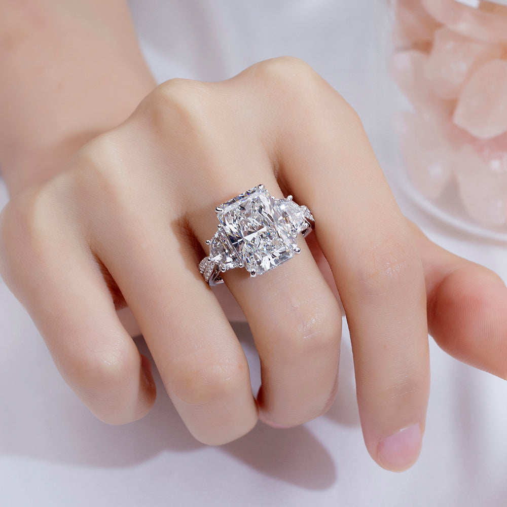 Eco-1875: Radiant Majesty – Lab-Grown Diamond Statement Ring in 18K White Gold