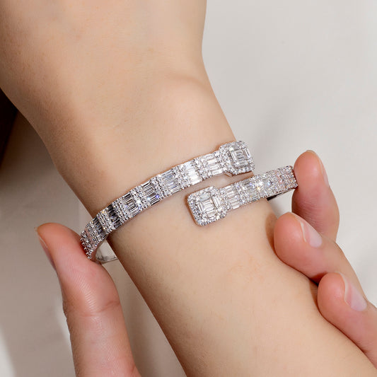 Ecob-639: 輝くグリッド – ラボグロウンバゲットダイヤモンドブレスレット（18Kホワイトゴールド） 