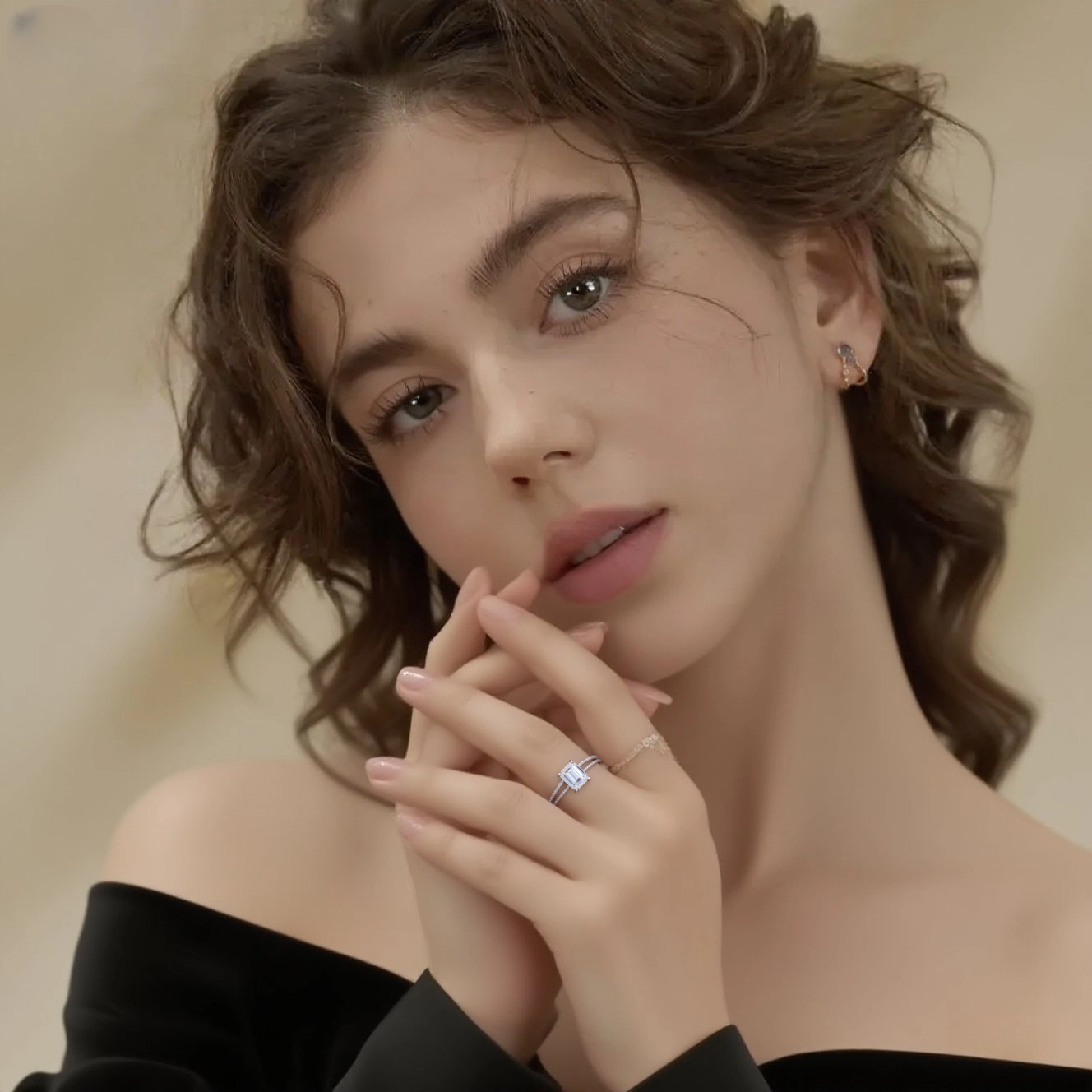 Eco-641: Halo de luz de espejo – Anillo de diamantes esmeralda cultivados en laboratorio en oro blanco de 18 quilates 