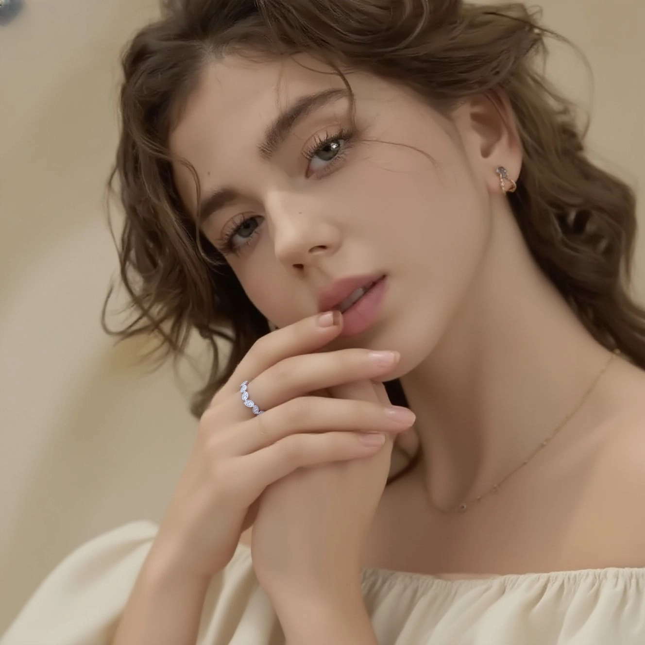 Eco-644: Ritmo de Luz – Anillo de cinco piedras con diamantes cultivados en laboratorio en oro blanco de 18 quilates 