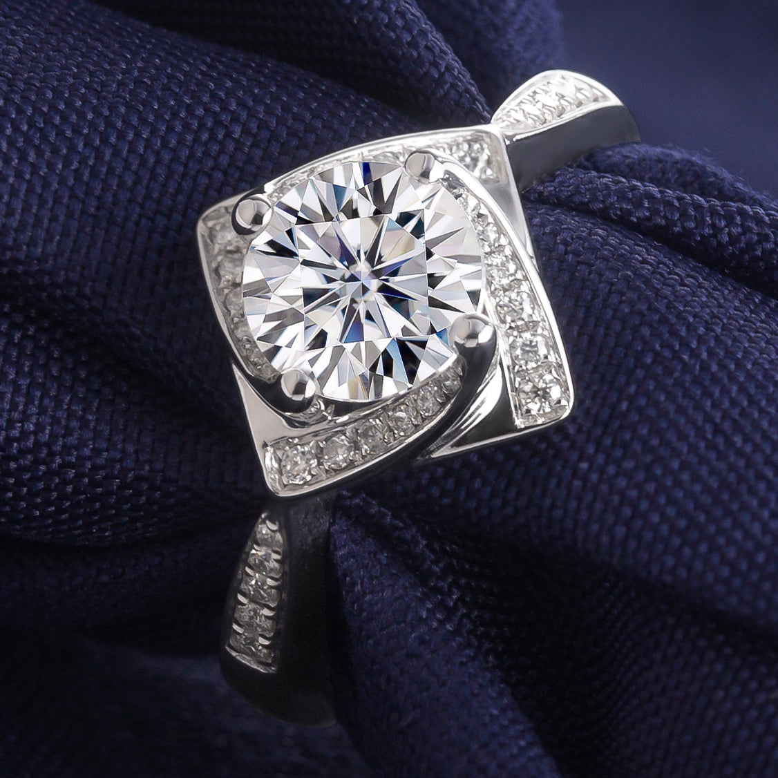 Eco-008:1.0ct D VS1 Round Cut Lab-Grown Diamond Ring in 18K White Gold By Ecogemma