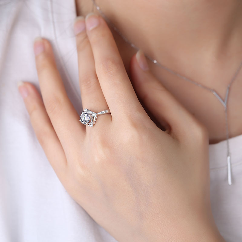 Eco-008:1.0ct D VS1 Round Cut Lab-Grown Diamond Ring in 18K White Gold By Ecogemma