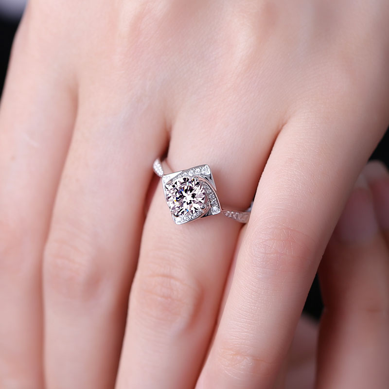 Eco-008:1.0ct D VS1 Round Cut Lab-Grown Diamond Ring in 18K White Gold By Ecogemma