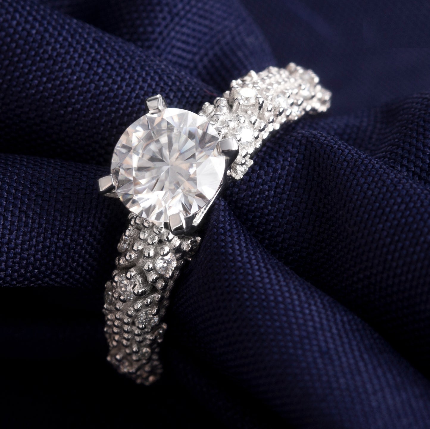 Eco—011:1.0ct D VVS2 Round Cut Lab-Grown Diamond Ring in 18K White Gold By Ecogemma · IGI Certified