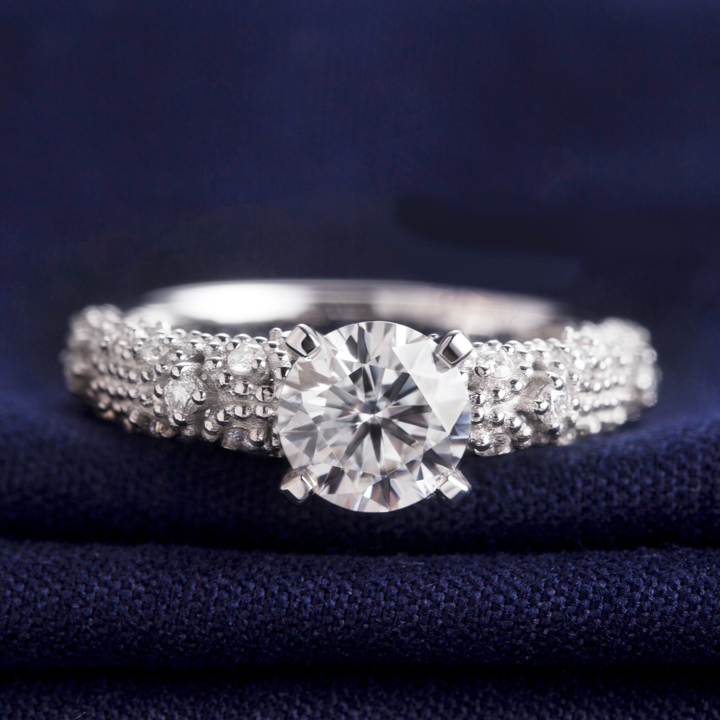 Eco—011:1.0ct D VVS2 Round Cut Lab-Grown Diamond Ring in 18K White Gold By Ecogemma · IGI Certified