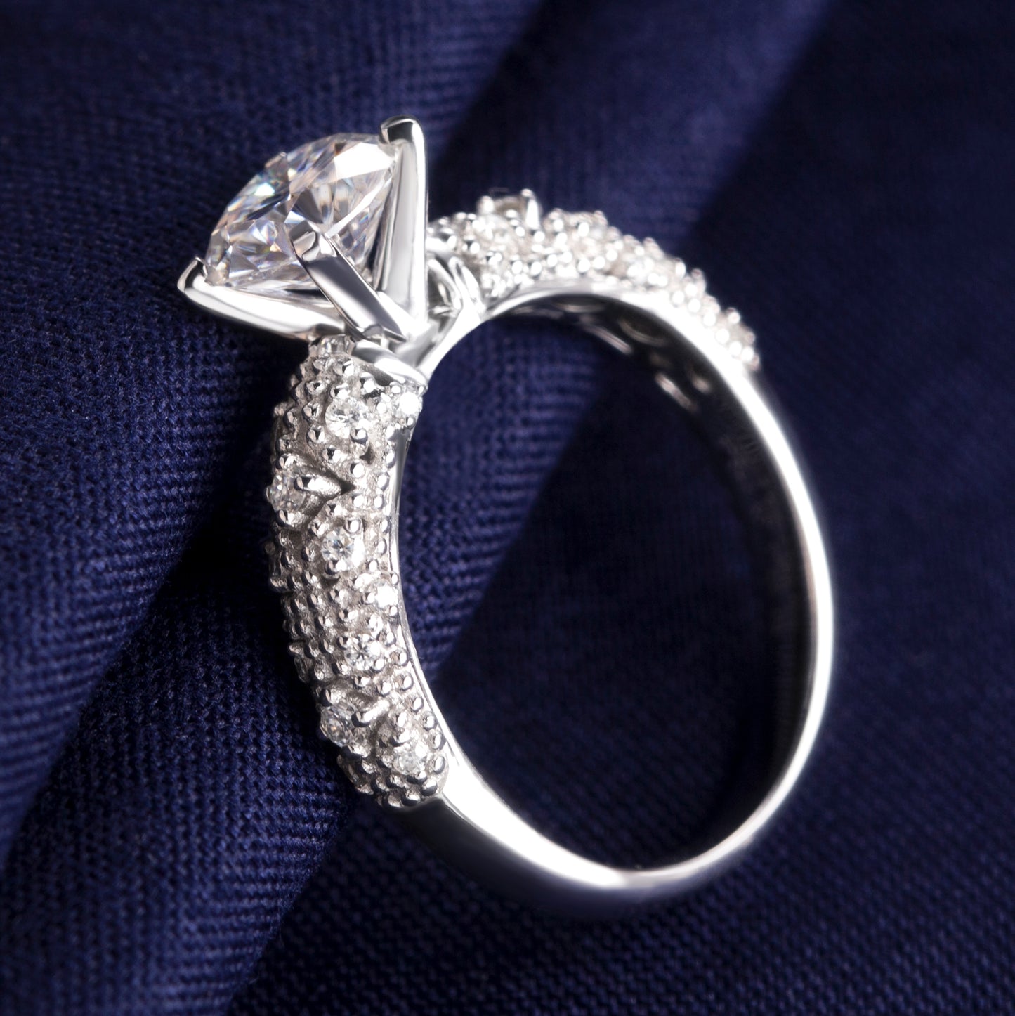 Eco—011:1.0ct D VVS2 Round Cut Lab-Grown Diamond Ring in 18K White Gold By Ecogemma · IGI Certified