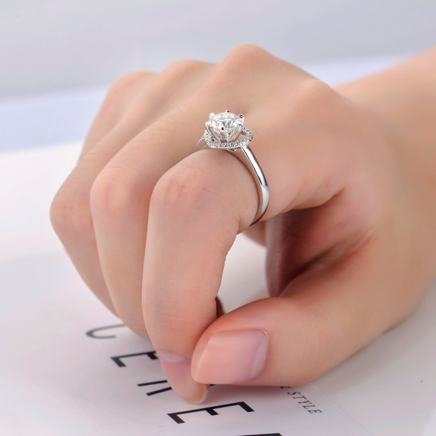 Eco—020: 1.0ct D VS1 Round Cut Lab-Grown Diamond Ring in 18K White Gold By Ecogemma · IGI Certified