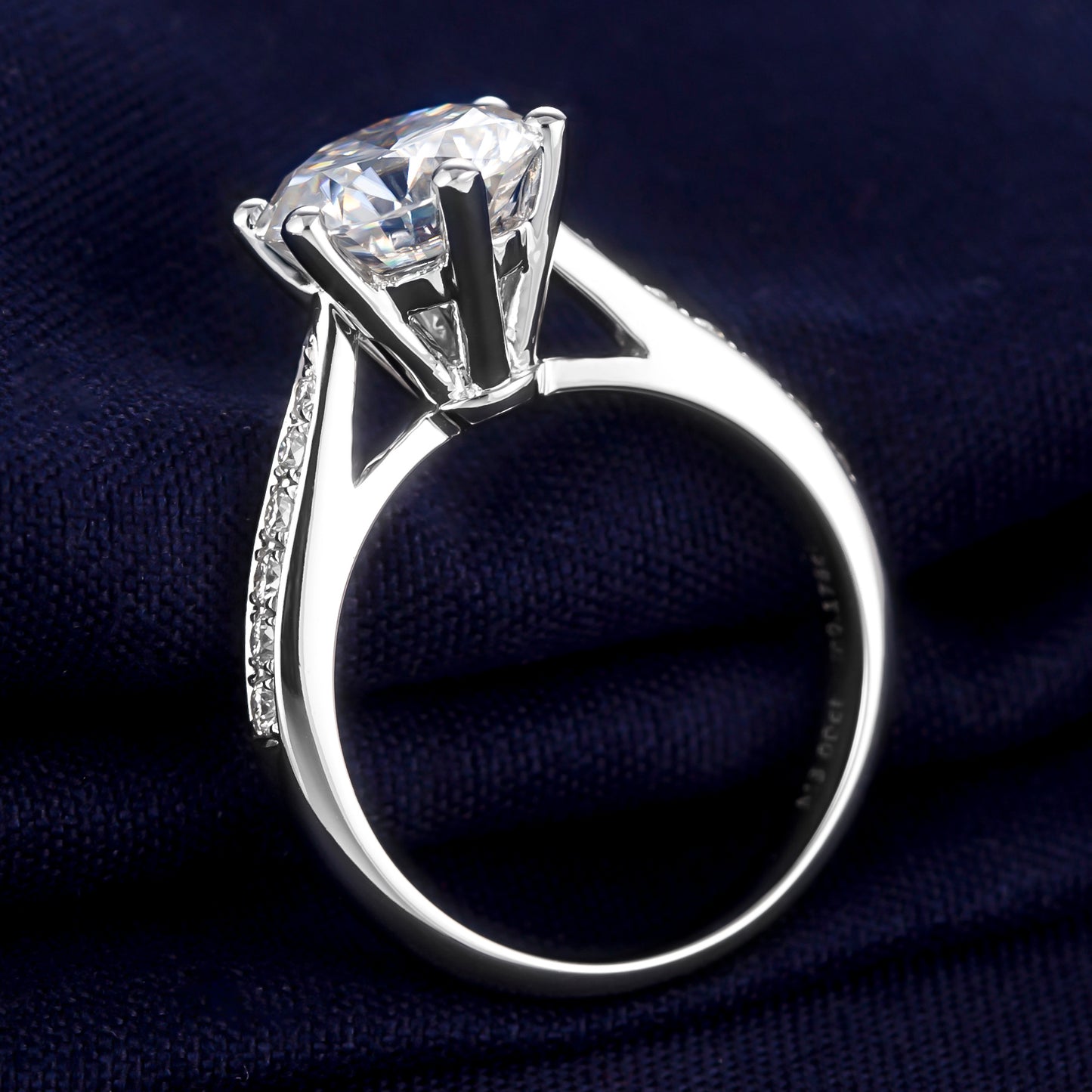 Eco—022: 1.0ct D VS1 Round Cut Lab-Grown Diamond Ring in 18K White Gold By Ecogemma · IGI Certified