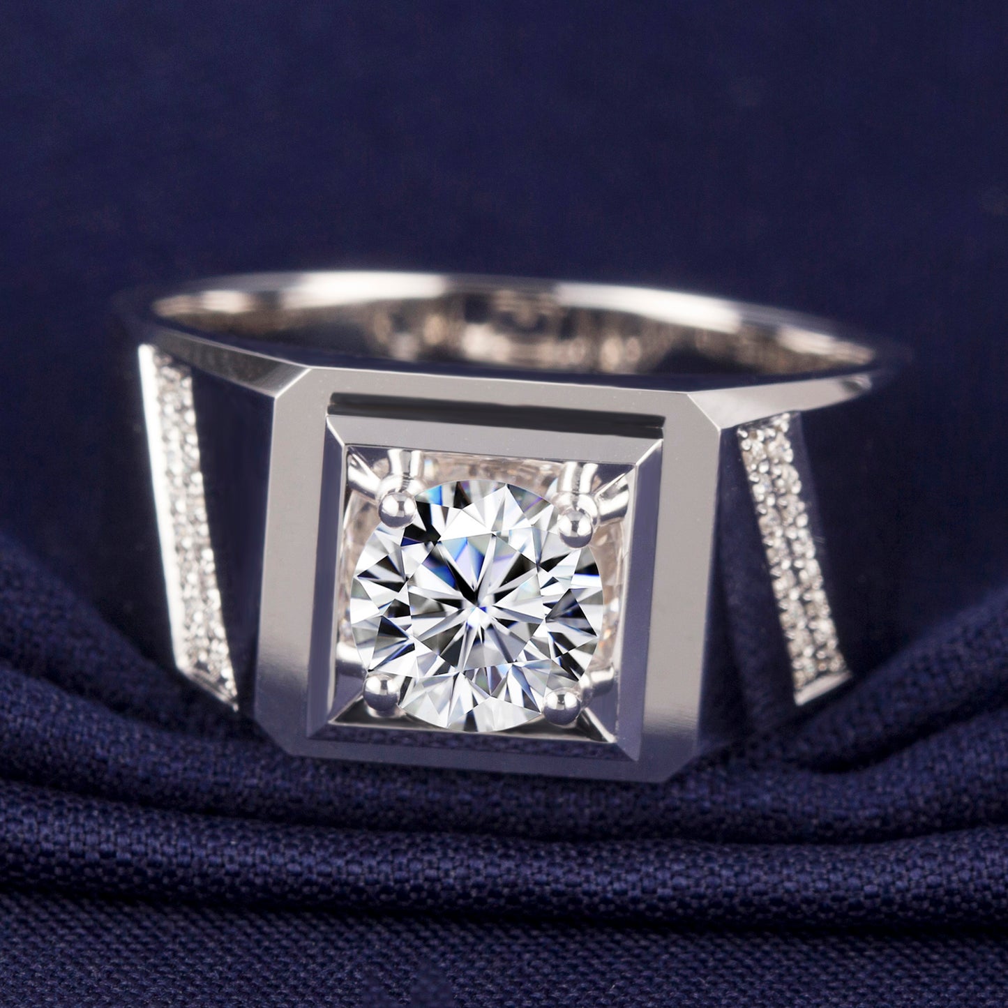 Harley-023: Valor geométrico – Anillo con bisel de diamantes cultivados en laboratorio en oro blanco de 18 quilates