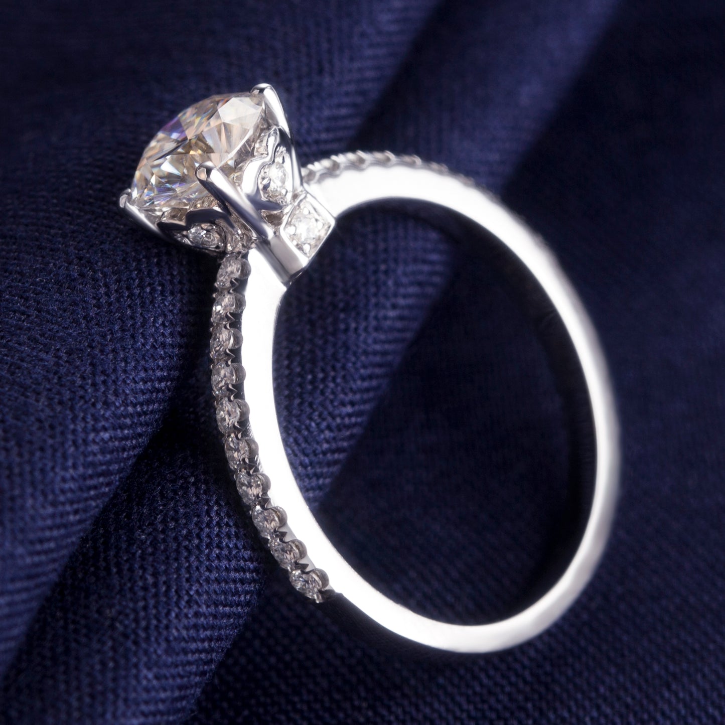 Eco—024: 1.0ct D VS1 Round Cut Lab-Grown Diamond Ring in 18K White Gold By Ecogemma · IGI Certified