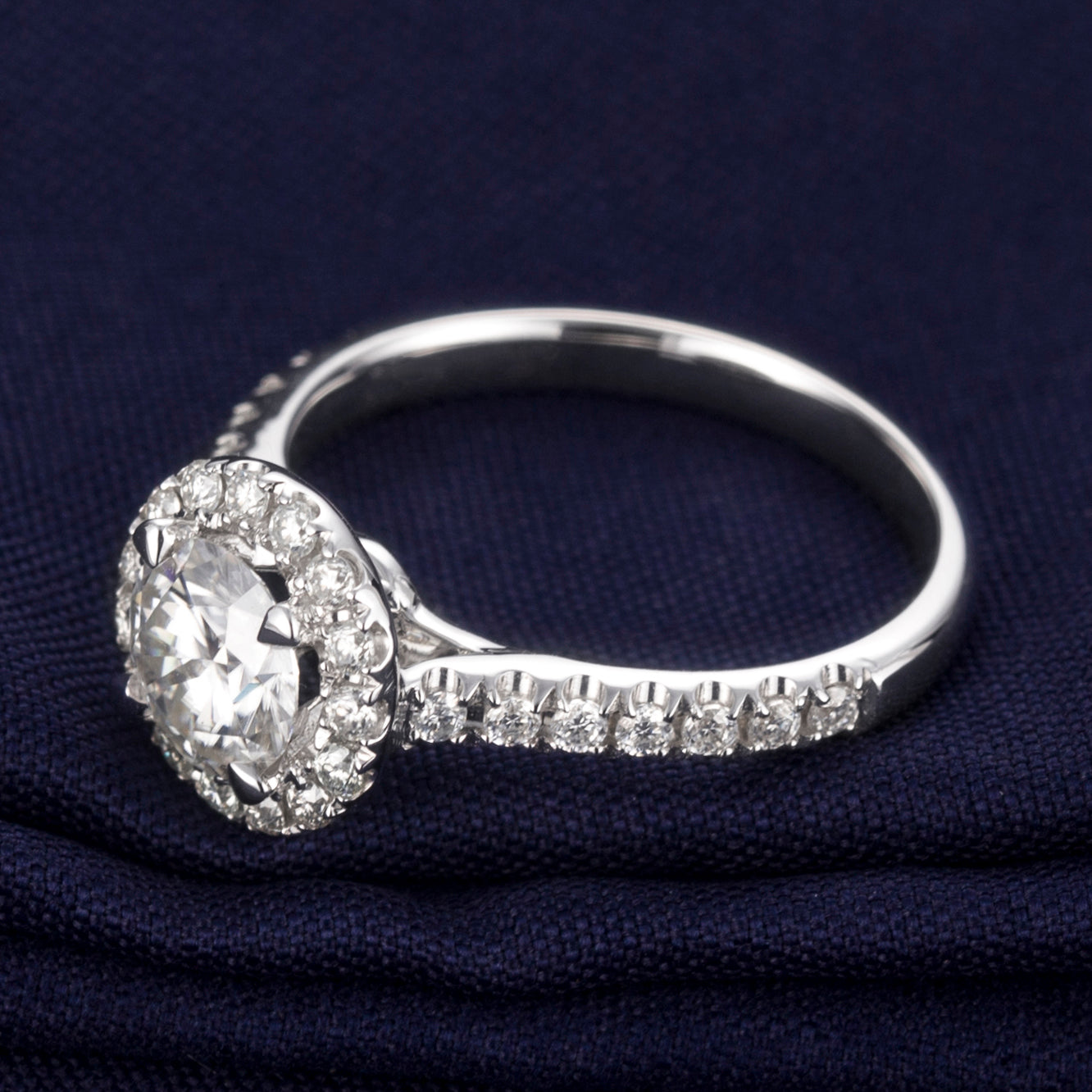 Eco—026: 1.0ct D VS1 Round Cut Lab-Grown Diamond Ring in 18K White Gold By Ecogemma · IGI Certified