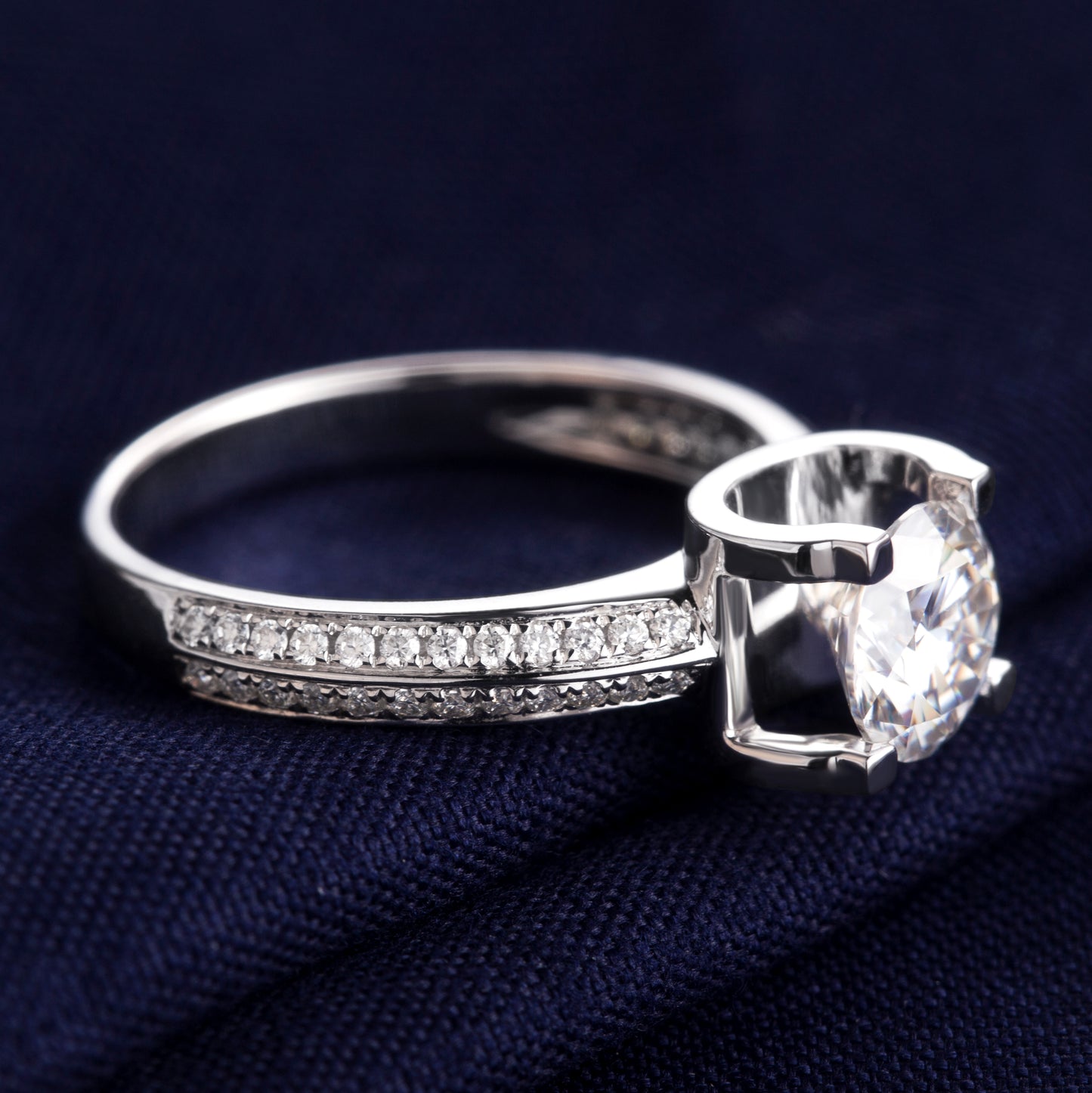 Eco—028: 1.0ct D VS1 Round Cut Lab-Grown Diamond Ring in 18K White Gold By Ecogemma · IGI Certified
