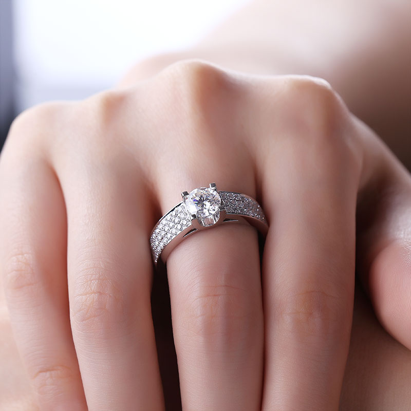 Harley-032: Voto geométrico: Anillo con bisel de diamantes cultivados en laboratorio en oro blanco de 18 quilates