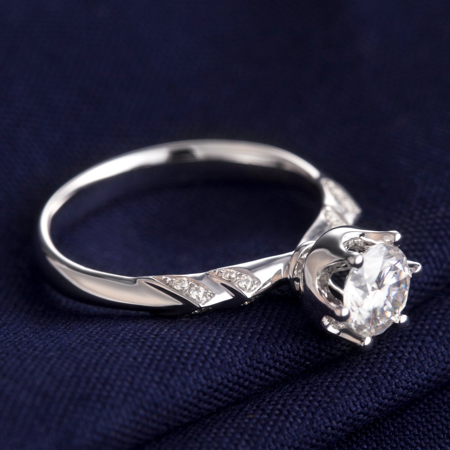 Eco—034: 1.0ct D VS1 Round Cut Lab-Grown Diamond Ring in 18K White Gold By Ecogemma · IGI Certified