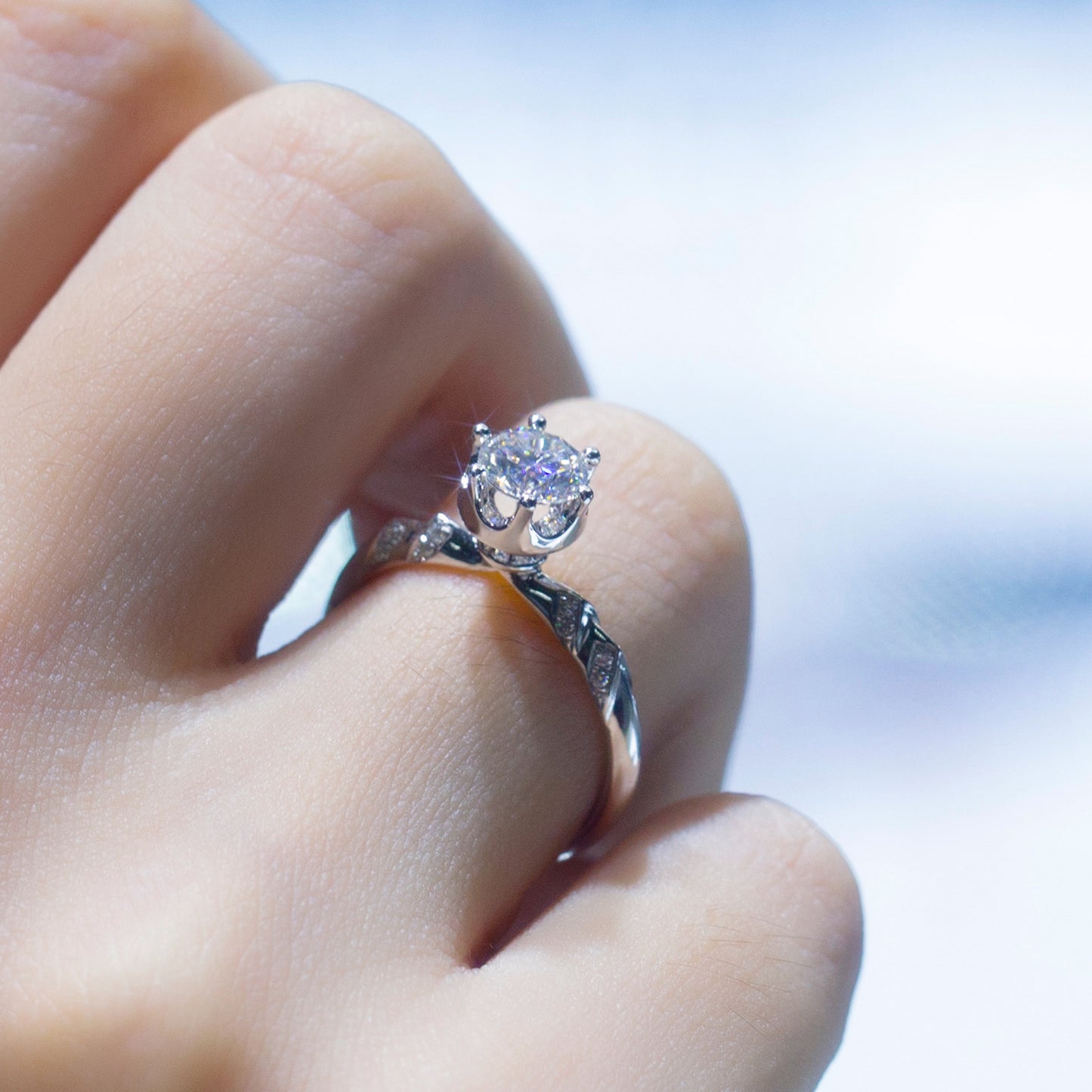 Eco—034: 1.0ct D VS1 Round Cut Lab-Grown Diamond Ring in 18K White Gold By Ecogemma · IGI Certified