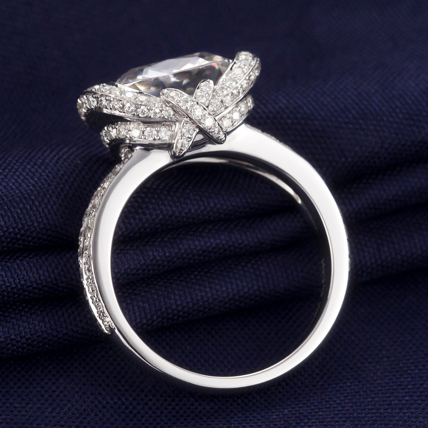 Eco-043 2.5ct Cushion-Cut D VVS1 Lab-Grown Diamond | 18K White Gold | IGI Certified