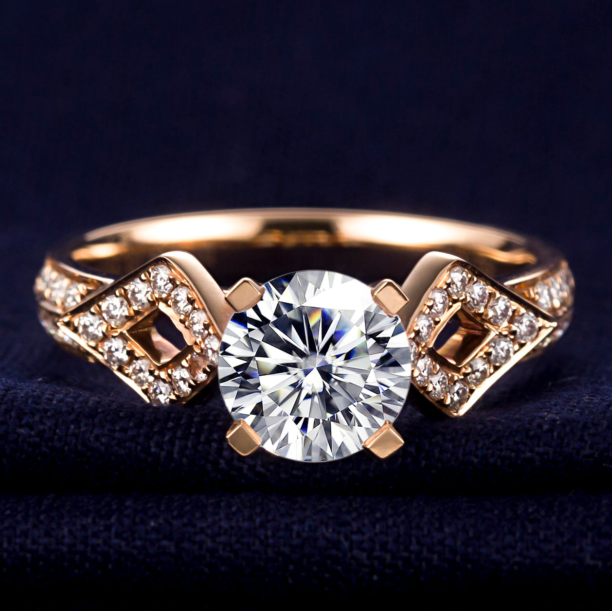 Eco-053: 1ct D VVS1 Crossroads Lab-Grown Diamond Ring | 18K Gold | IGI Certified | Ecogemma