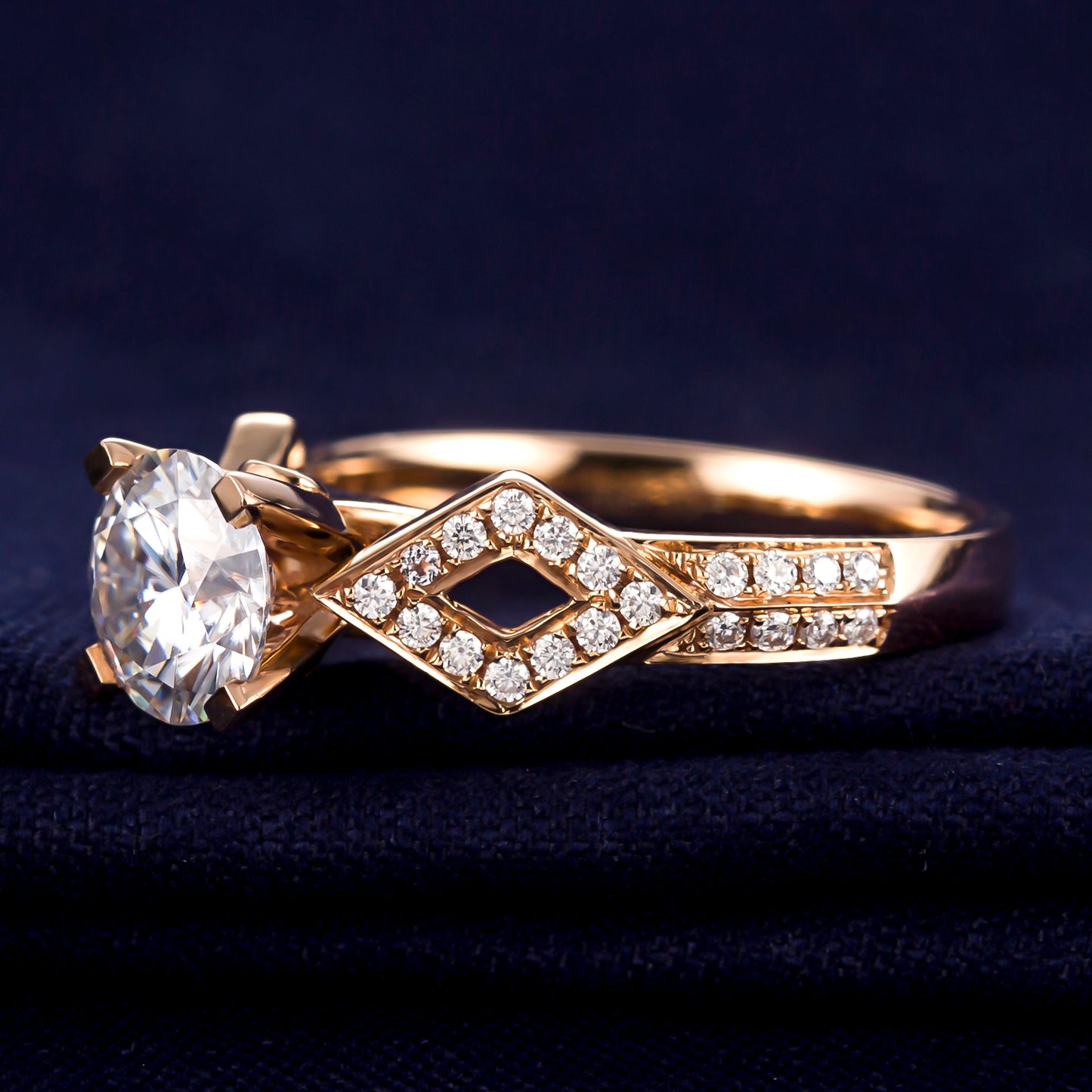 Eco-053: 1ct D VVS1 Crossroads Lab-Grown Diamond Ring | 18K Gold | IGI Certified | Ecogemma