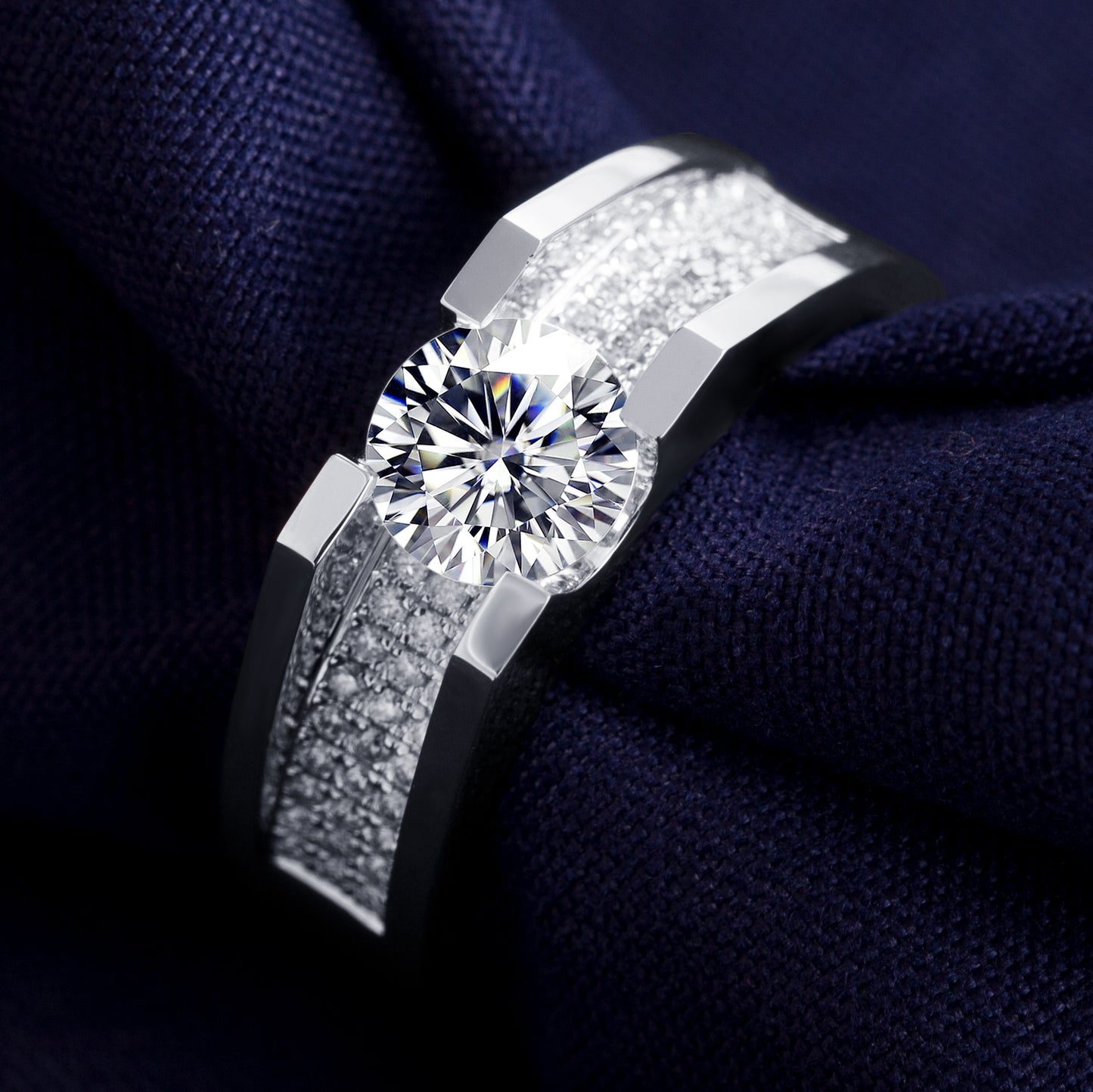 Harley-057: Axis of Light – Anillo con bisel pavé de diamantes cultivados en laboratorio en oro blanco de 18 quilates