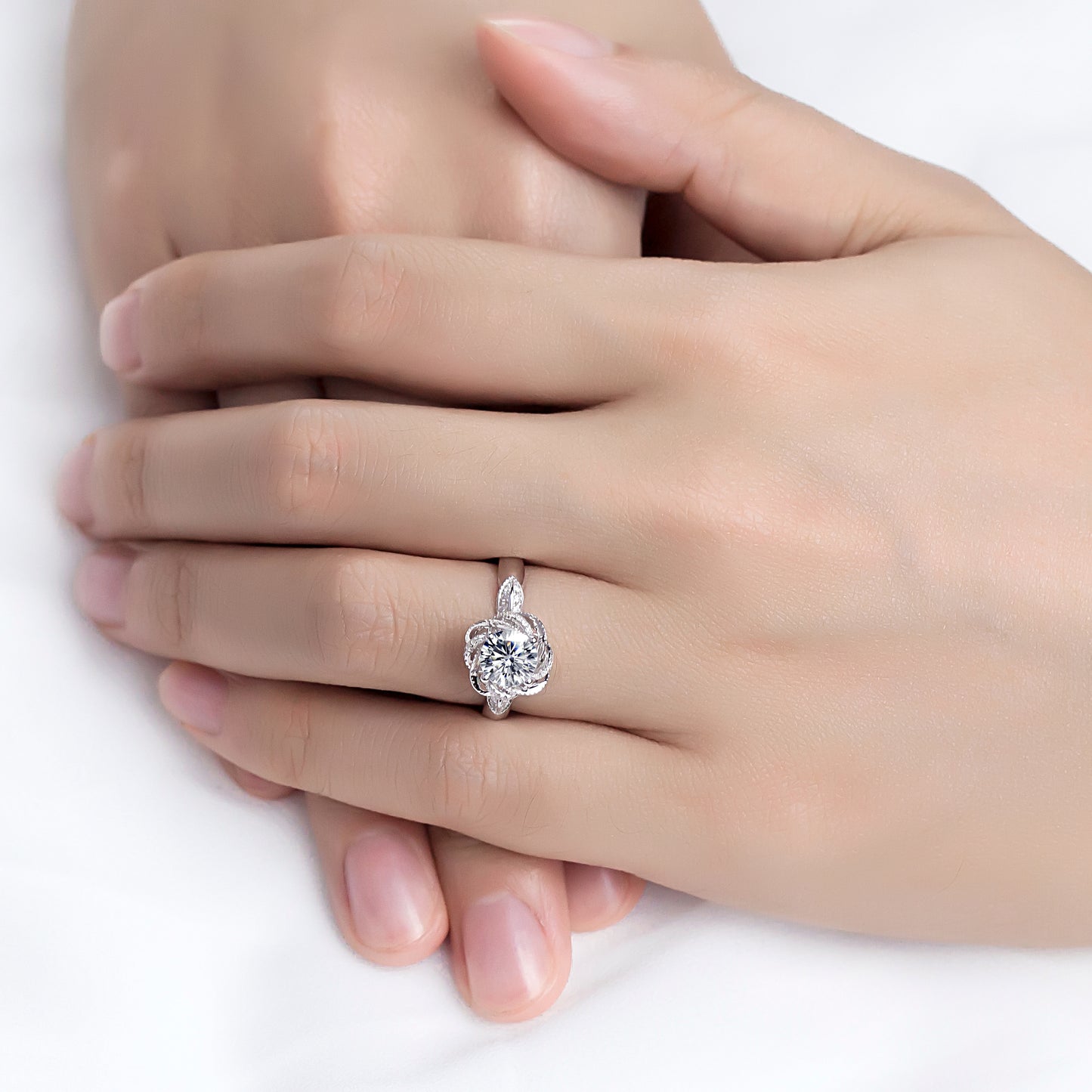 Eco-065 1.0ct D VVS1 Lab-Grown Diamond | 18K White Gold | IGI Certified