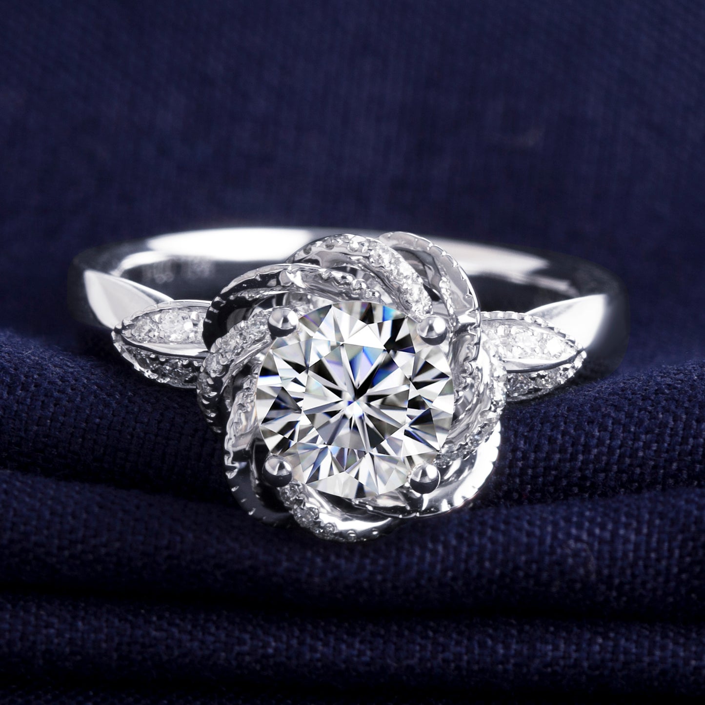 Eco-065 1.0ct D VVS1 Lab-Grown Diamond | 18K White Gold | IGI Certified