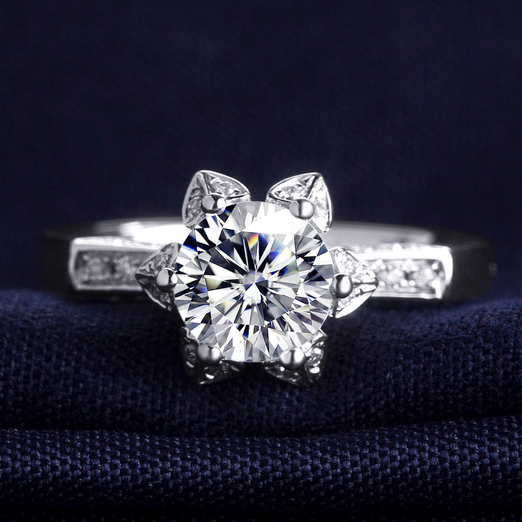 Eco-127 | 1.0ct D VVS1 Round-Cut Lab-Grown Diamond | 18K White Gold | IGI Certified
