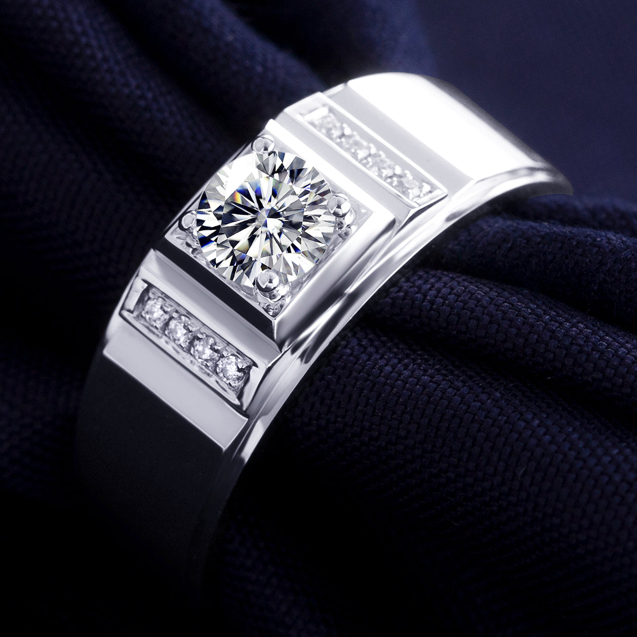 Harley-170: リニア・ラディアンス – 18Kホワイトゴールドのラボグロウンダイヤモンドトリオリング